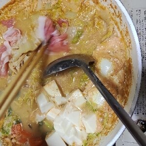 豚肉と野菜たっぷりごま豆乳鍋